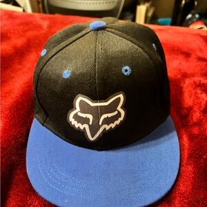 NWOT Youth Fox Head Hat. Flat bill snap back. Black and Blue